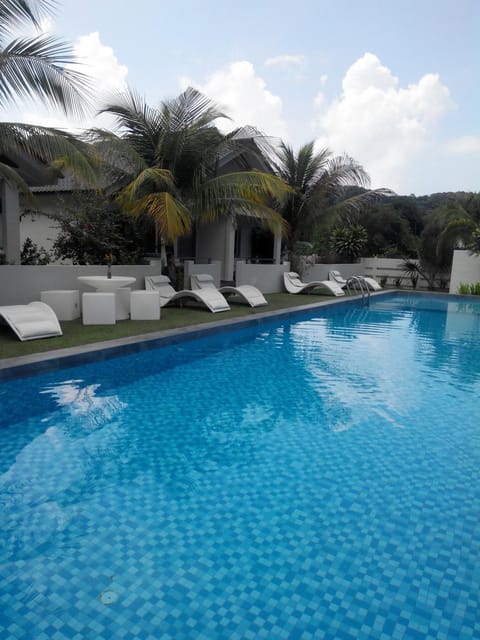 Swimming pool, Swimming pool