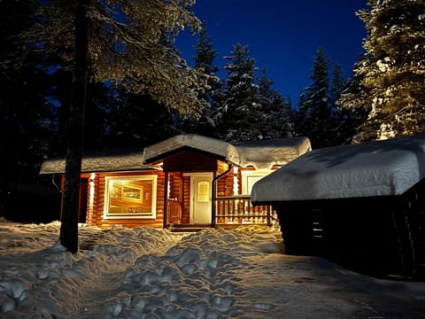 Kaupinmaja, Ylläs, Äkäslompolo, Lapland - Log Cabin with Lake and Fell Scenery Cabin in Norrbotten County, Sweden