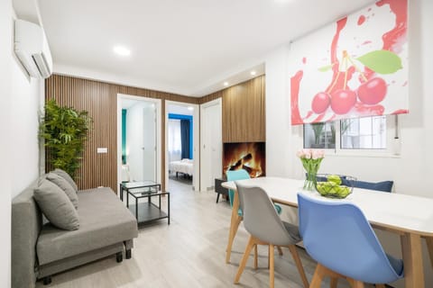 TV and multimedia, Kitchen or kitchenette, Living room, Seating area, Dining area, Entertainment, Breakfast, Lunch, internet, air conditioner