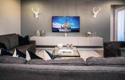 Gorgeous Vacation Home near Everywhere House in Kissimmee