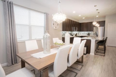 Gorgeous Vacation Home near Everywhere House in Kissimmee