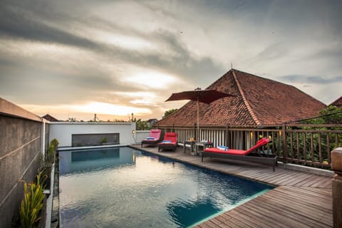Swimming pool, Swimming pool