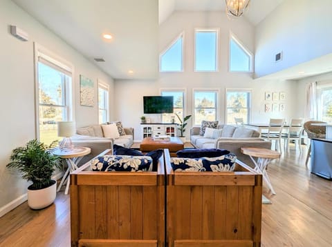 Living room, Dining area, Evening entertainment