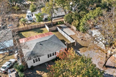 Chic Modern House Close to Beaches & Downtown House in Shem Creek