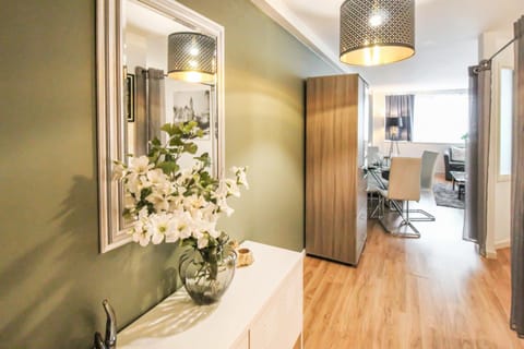 Sleek & Stylish Modern Apartment in City Centre House in Nottingham