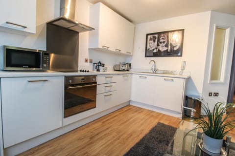 Sleek & Stylish Modern Apartment in City Centre House in Nottingham