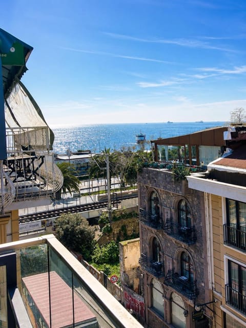 Nearby landmark, Day, Natural landscape, View (from property/room), Balcony/Terrace, City view, Sea view
