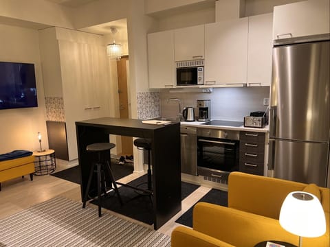 Coffee/tea facilities, Kitchen or kitchenette, Living room, Dining area, dishwasher, minibar, pet friendly, stove