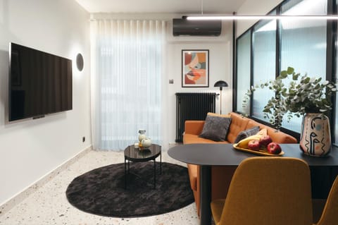 TV and multimedia, Living room, Seating area, air conditioner