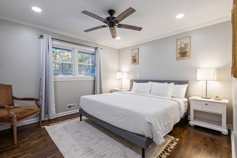 Rustic 3BR Home in a Natural Cartersville Getaway House in Cartersville