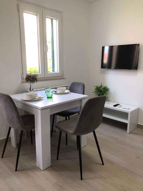 Summer, TV and multimedia, Living room, Dining area