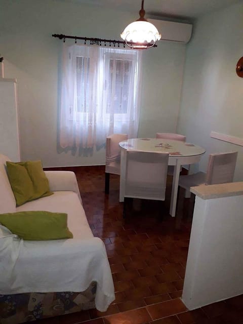 Summer, Lounge or bar, Seating area, Dining area