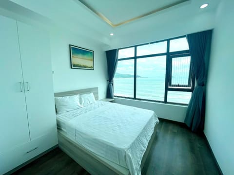 Bed, Natural landscape, Photo of the whole room, Bedroom, Sea view, wardrobe