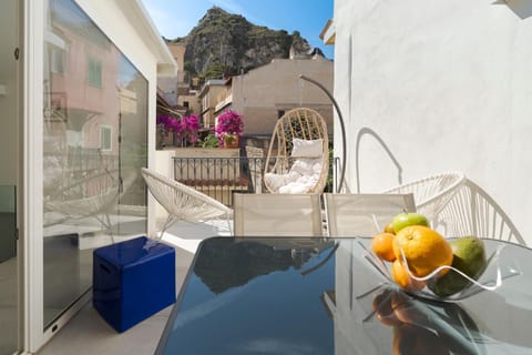 Property building, Balcony/Terrace, City view