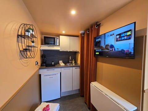 1G- Studio tout equipé proche de la scène musicale Apartment in Issy-les-Moulineaux