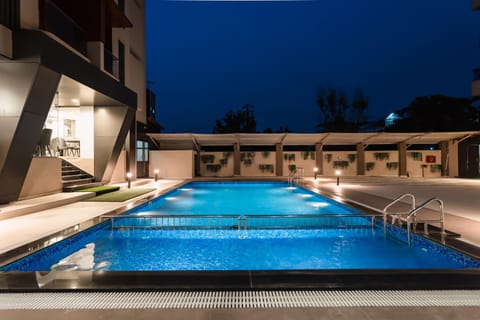 Swimming pool