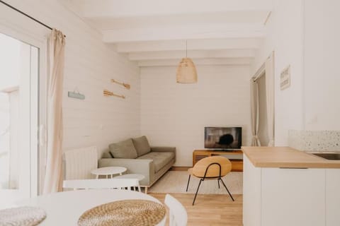 Kitchen or kitchenette, Living room