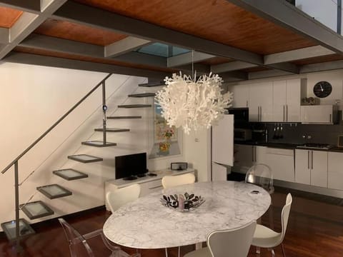 Kitchen or kitchenette, Dining area, minibar, pet friendly, stove