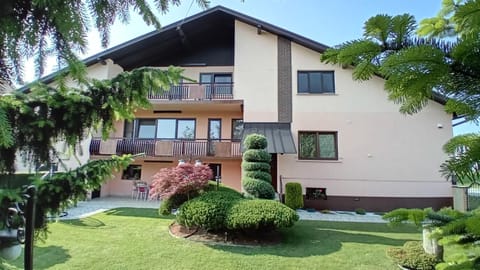 Property building, Day, Garden, Garden view