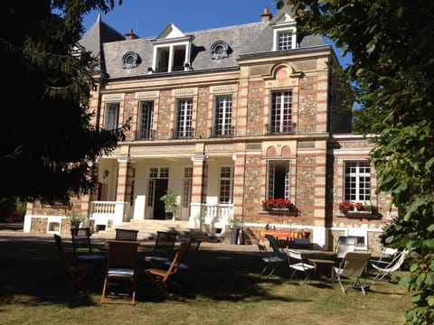 Appartement de 100m2 dans un parc à 20 mn du centre de Paris Apartment in Saint-Cloud