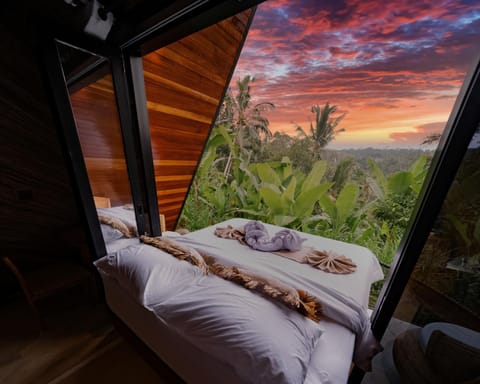 Bed, Natural landscape, View (from property/room), Balcony/Terrace, Photo of the whole room, Mountain view