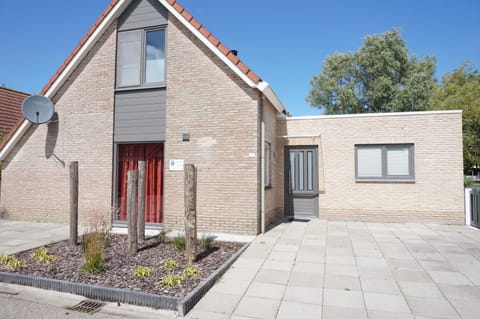 Property building, Day, Parking