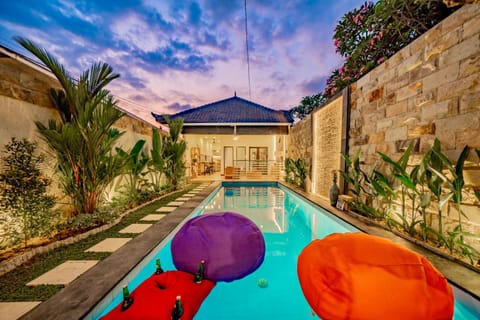 Pool view, Swimming pool, sunbed