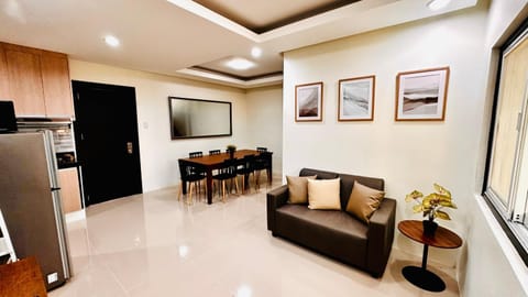 TV and multimedia, Kitchen or kitchenette, Living room, Seating area, Dining area, minibar