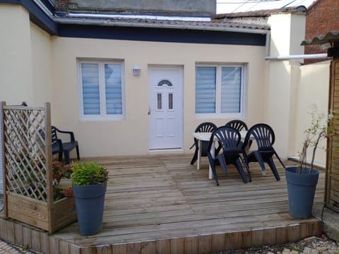 Chambre studio Vacation rental in Calais