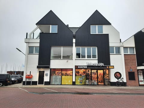 Property building, Location
