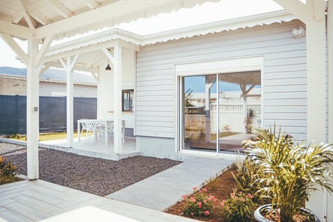 Property building, Patio, Day