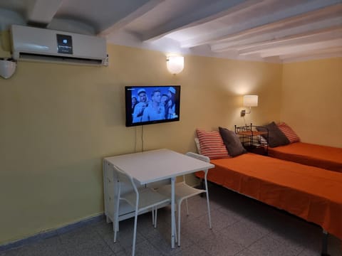 Apart 2 beds 1 sofabed downtown 31 nigths min Barcelona Apartment in Barcelona