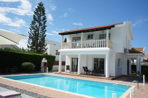 Property building, Patio, Pool view, Swimming pool, Swimming pool, sunbed