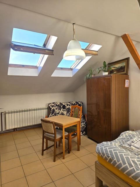 Bed, Kitchen or kitchenette, Living room, Photo of the whole room, Seating area, Dining area, Bedroom, internet, wardrobe