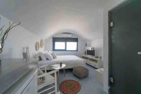 Jaccuzzi Romantic Suite in Firostefani,sea view! Apartment in Thera