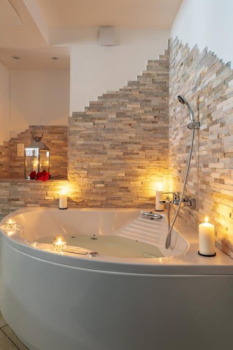 Hot Tub, Bedroom