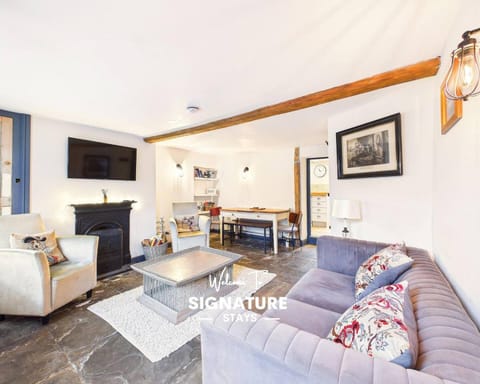 Communal lounge/ TV room, TV and multimedia, Living room