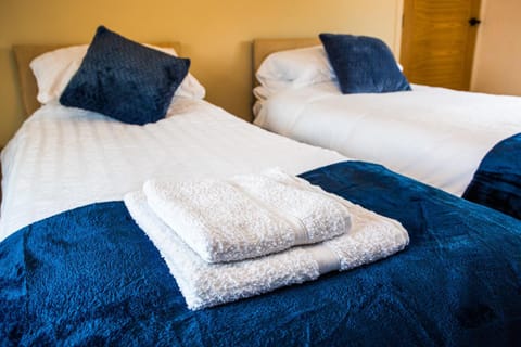 Bed, Bedroom, heating, internet, towels, wardrobe