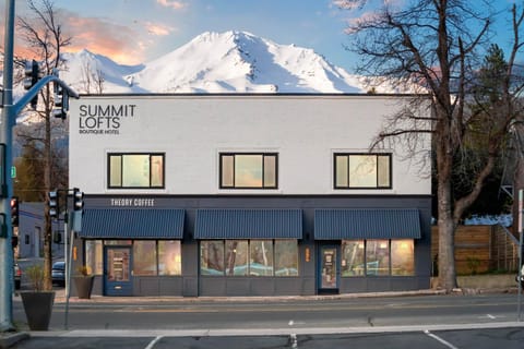 Property building, Restaurant/places to eat, Breakfast