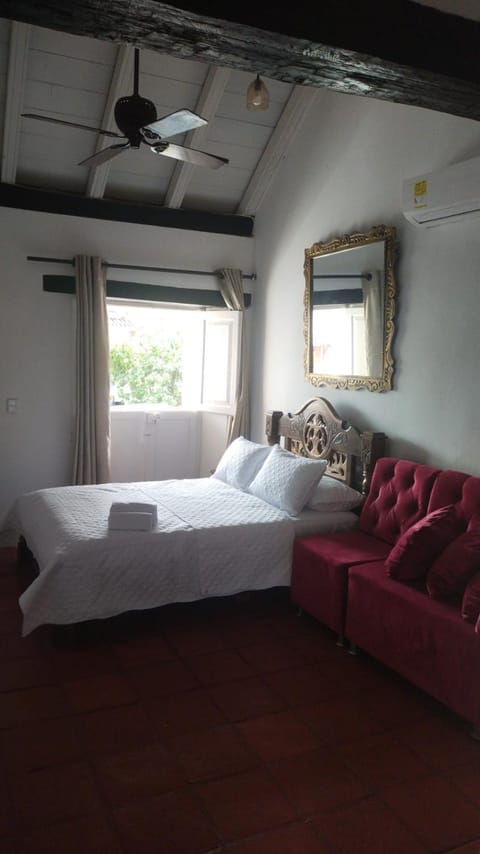 Bed, Photo of the whole room, Bedroom, fireplace