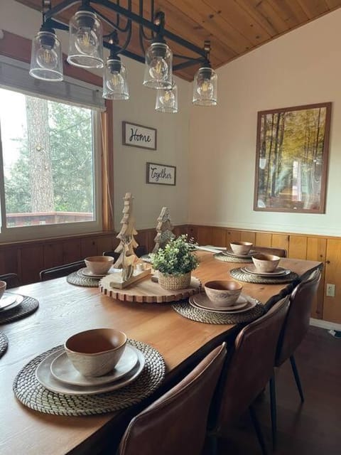Beautiful, family friendly cabin by Lake Gregory. Cabin in Crestline