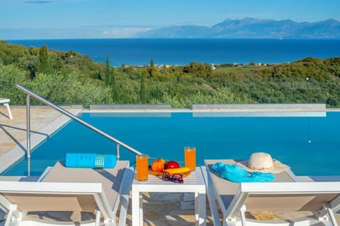 Mountain view, Sea view, Swimming pool