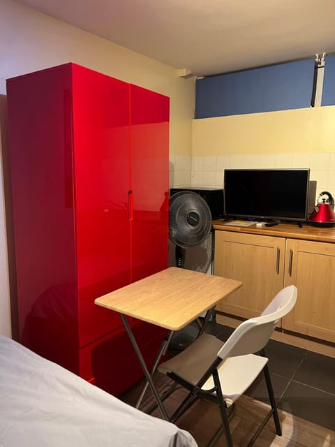 TV and multimedia, Bedroom, wardrobe, air conditioner