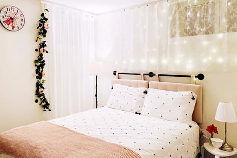 Bed, Decorative detail, Bedroom