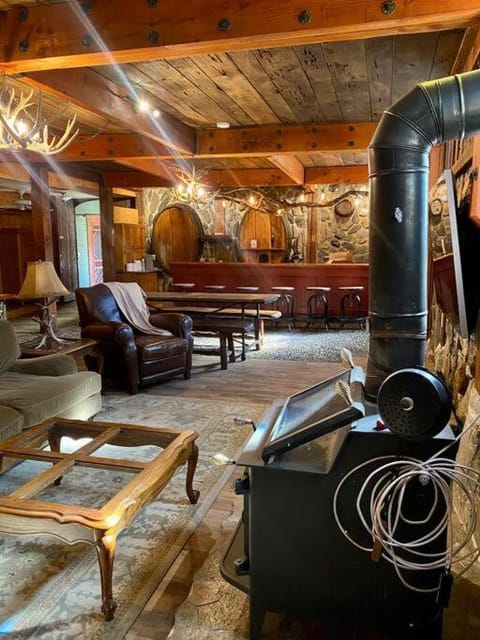 Vintage 1857~Stone & Beam Cellar Apartment in Amador City