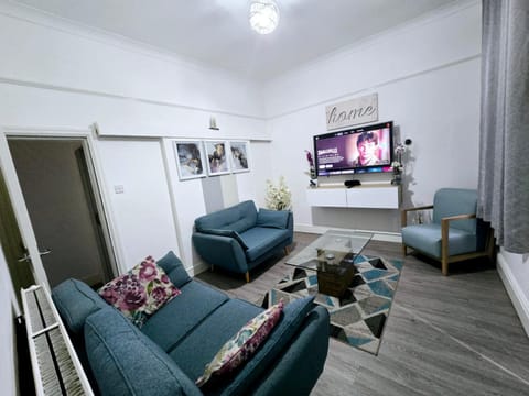 Cheerful Home near Preston train station & Uclan House in Preston