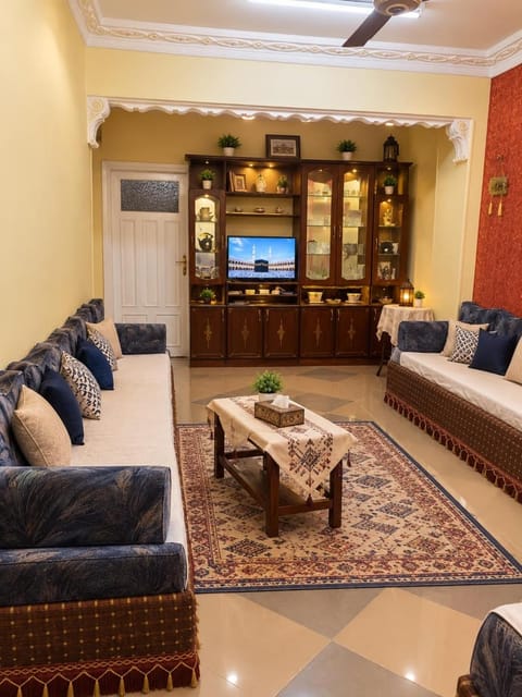 Property building, Dining area, Dinner, Dinner, VIP
