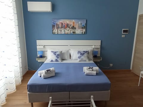 TV and multimedia, Bedroom, heating, towels, air conditioner
