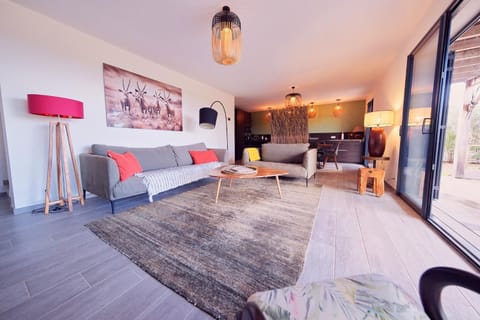 Living room, Seating area