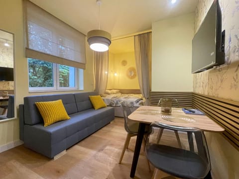 TV and multimedia, Seating area, Bedroom